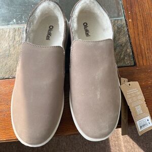 OluKai Pehuea Cozy Slip-On Shearling Mule in Taupe